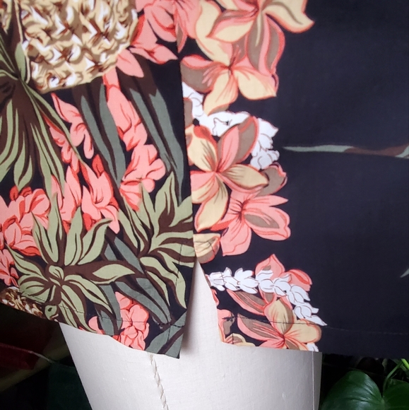 Hilo Hattie vintage Hawaiian shirt - Picture 5 of 9